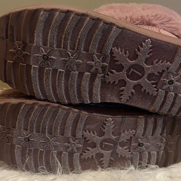 Like New Beautiful SO mauve faux fur boots - Picture 7 of 9